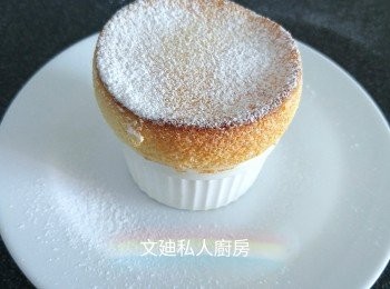 step12: 撒上糖霜即成。