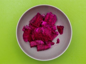 step4: 紅菜頭及各水果切粒。