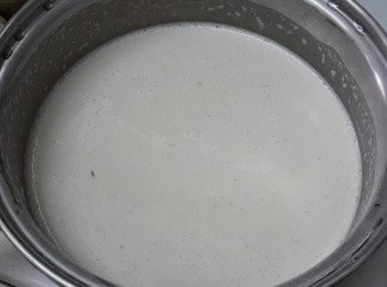 step2: 用600毫升水與馬蹄粉拌勻，至沒有粉粒