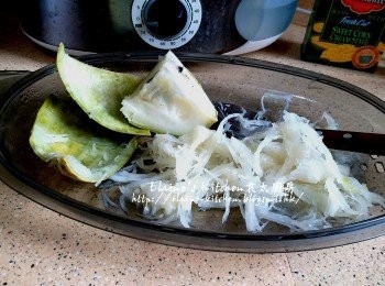 step7: 魚翅瓜取出稍為待涼後去核及將瓜肉起出