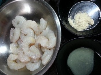 step3: 落蝦調味料醃15分鐘以上待用