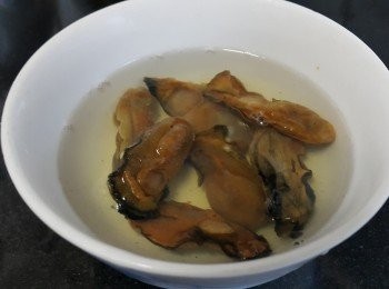 step3: 用清水浸泡後清洗備用