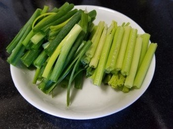 step7: 蔥段，芫茜，唐芹