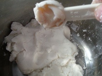 step4: 加入1茶匙豬油搓勻