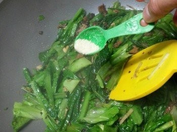 step7: 加入半茶匙雞粉調味