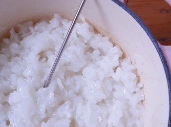 step2: 將圓糯米煮成粥，煮好後，