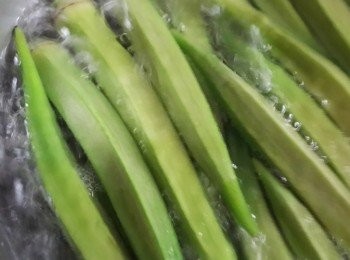 step1: 秋葵燙熟備用