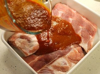 step5: 倒入醬汁, 充分蓋滿豬肋排