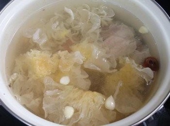 step2: 煲大煲水，水滾後加入所有材料
翻滾後，較中細火煲90分鐘，熄火焗30分鐘
飲用前加鹽調味即可