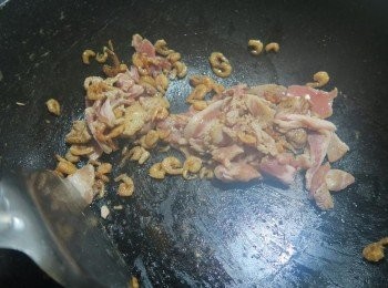 step3: 小火爆香蝦米.豬肉