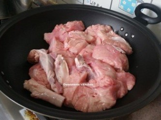 step2: 豬肺 （請肉檔老闆代清洗乾淨）放在白鑊中豬10鐘， 撈起沖水，瀝乾