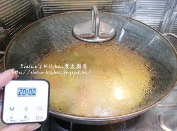 step8: 用中火煮滾後蓋上蓋轉慢火煮20分鐘
