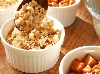 step11: 鋪上面料至差不多全滿，以面料完全覆蓋著蘋果，不用刻意壓平。