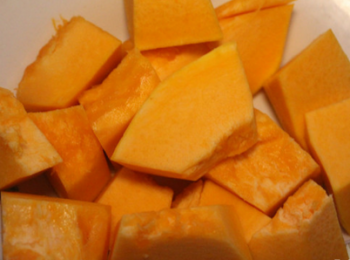 step1: 南瓜洗淨，去皮切塊。