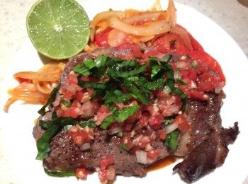 step2: 用55度低溫料理牛排一個小時後，取出擦乾表面 再用熱鍋二面煎香即可