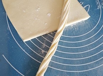 step5: 跟手便可以 上下拋上拉長到適合的長度