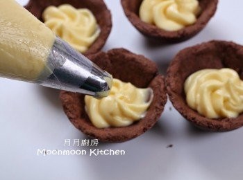 step32: [組合]取出朱古力撻皮。