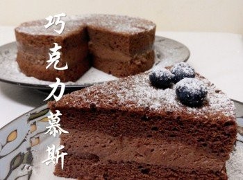 step13: 脫模的時候，只需要用熱毛巾在模子外層包裹一會，即可輕鬆脫模，最后撒上白糖箱，简单装饰就OK了。