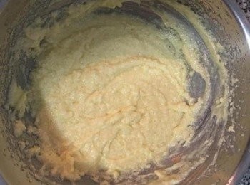 step6: 再放入第二顆蛋打勻