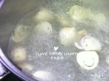 step1: 草菇洗淨切片, 汆水後瀝乾水份