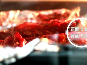 step7: 再放回烤箱, 以160°c/320° 上火+下火 烤, 正面5分鐘, 背面5分鐘。烤好後以斜刀切片, 即可上桌。