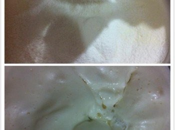 step3: 然後將篩入自發粉，利用橡皮刮刀攪拌均勻，然後加入full cream牛奶和植物油，用橡皮刮刀攪拌均勻。