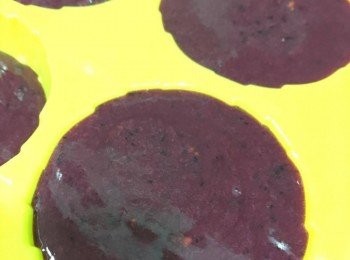 step5: 跟住倒入模內，放入冰箱冷藏3-4小時便可