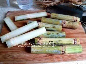 step1: 竹庶洗淨用刀斬成細條 , 矛根洗淨