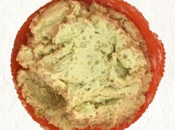 step3: 將所有材料混和均勻，若麵團還是黏手， 可再加入玉米粉。(地瓜泥可以過篩，口感會更綿密)