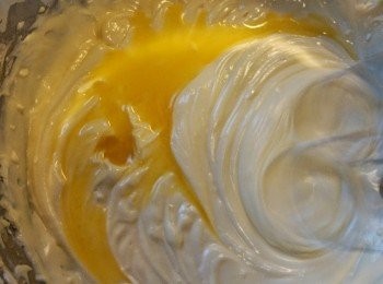 step4: 再加入牛油溶液拌勻。