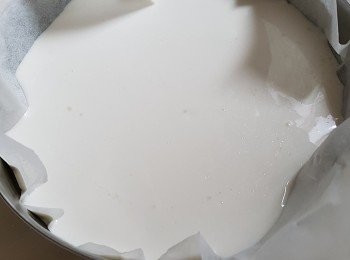 step3: 在不綉綱碟上放上焗爐紙