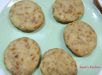 step4: 再將馬玲薯肉泥捏成餅狀