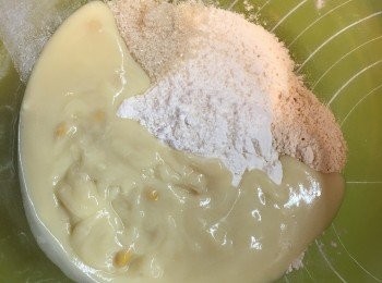step3: 將糖，高粉，粟米湯攪混。