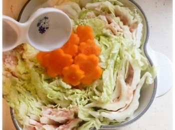 step5: 加入三至四湯匙清水。