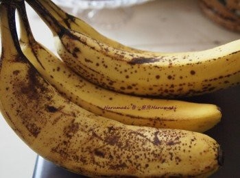 step1: 雲呢嗱香油  1茶匙
水     30ml
温室牛油 30g
蛋黄    3隻
低筋麵粉 60gr (1/2杯)
泡打粉   1茶匙 
白砂糖 1茶匙
蛋白 3隻