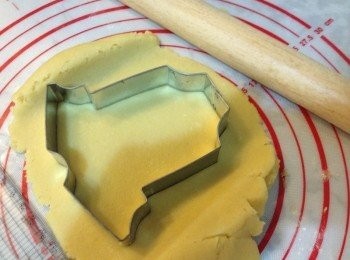 step2: 面團揉好，冷藏2小時以上在桿皮壓膜