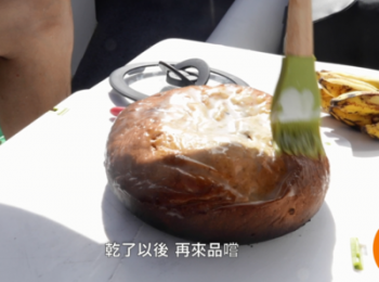 step8: 調製好椰漿糖霜,刷上,乾了即可享用,完成囉!