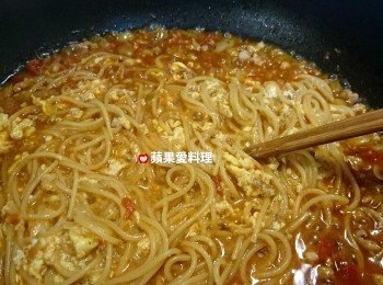 step7: 淋入蛋液，用筷子輕撥一下，軟嫰的蛋花就完成了。