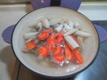 step5: 放入鍋中慢煮約30分至牛蒡軟透