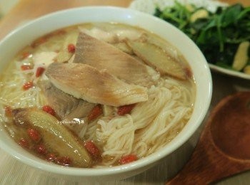 step8: 加入麻油魚片滴幾滴米酒 即完成