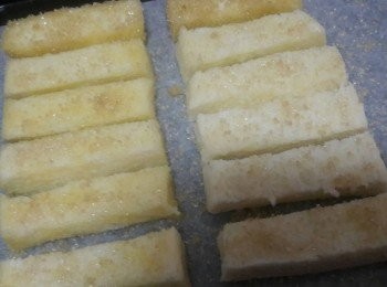 step6: 所有麵條都放好後再灑上黃砂糖