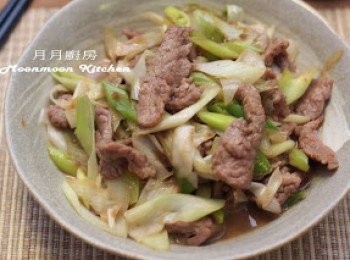 step5: 加入<span class="group_2">調味料</span>拌勻，至材料熟即成。