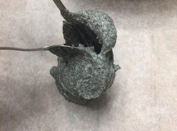 step6: 攪勻後用兩隻匙將混合物取起放在牛油紙上