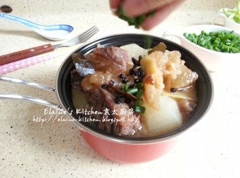 step11: 將材料放入煲 , 碗或碟內 , 灑上蔥粒即可