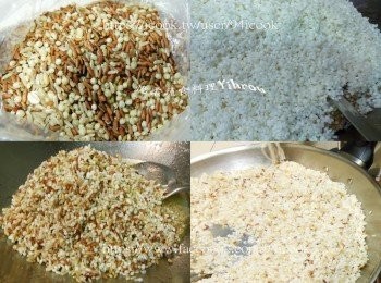 step2: 糯米要泡水2~4小時以上，五穀雜糧米要再多泡一1~2小時，然後瀝乾米的水份將米炒過，熱鍋加點油.鹽和滷素皮絲醬汁炒到汁吃進米裡。