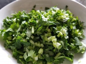 step4: 將芫茜切碎