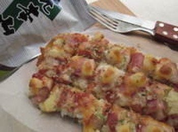 step3: 入烤箱以200度烤到表面金黃(約10~15分鐘),拿出切成小塊即可(各家烤箱火力不同,烤10分鐘時先觀查上色的情況)