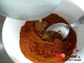 step5: 分多次加入熱油,攪拌均勻