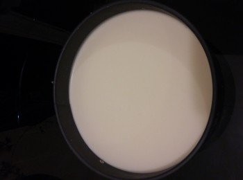 step7: 將芝士醬加入餅底內雪硬