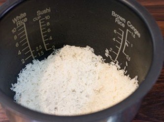 step1: 洗好米，隔水。